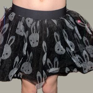 Huxbaby tulle skirt with a bunny design- brand new size 5- cute and pretty